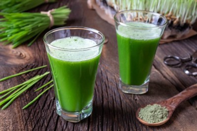 Succo d'erba d'orzo: benefici per l'organismo e supporto naturale per una pelle luminosa